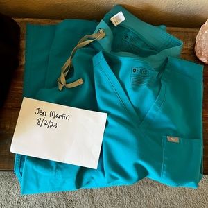 FIGS Purge!!! 
Women’s XL tops, XL-tall pants